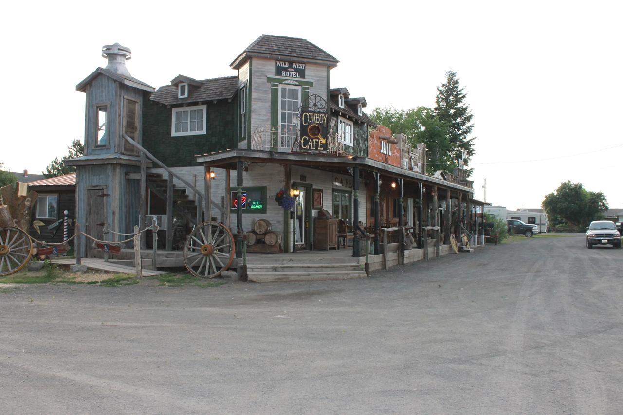 Davenport Black Bear Motel מראה חיצוני תמונה