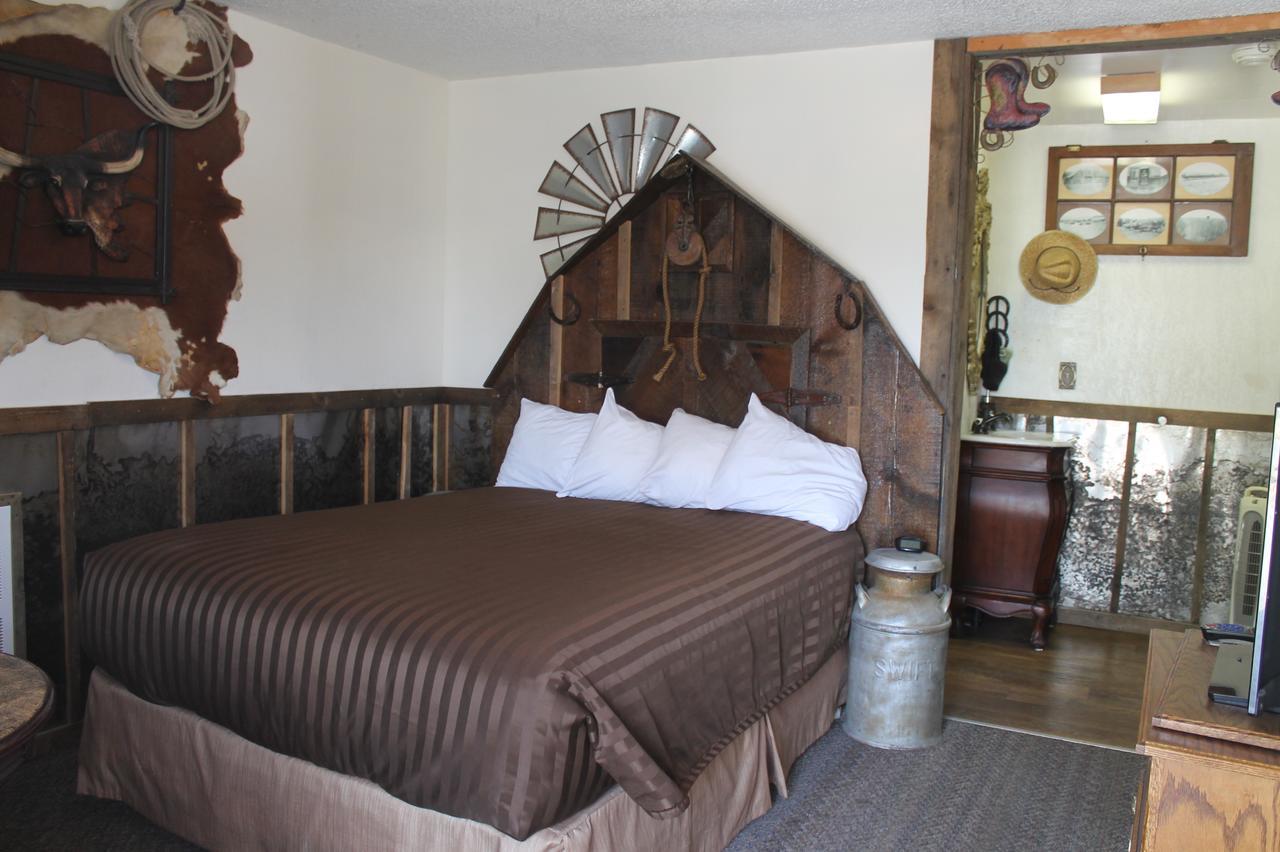 Davenport Black Bear Motel מראה חיצוני תמונה
