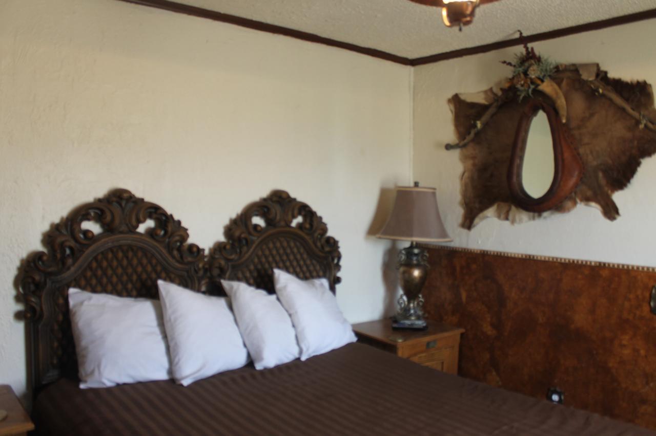 Davenport Black Bear Motel מראה חיצוני תמונה