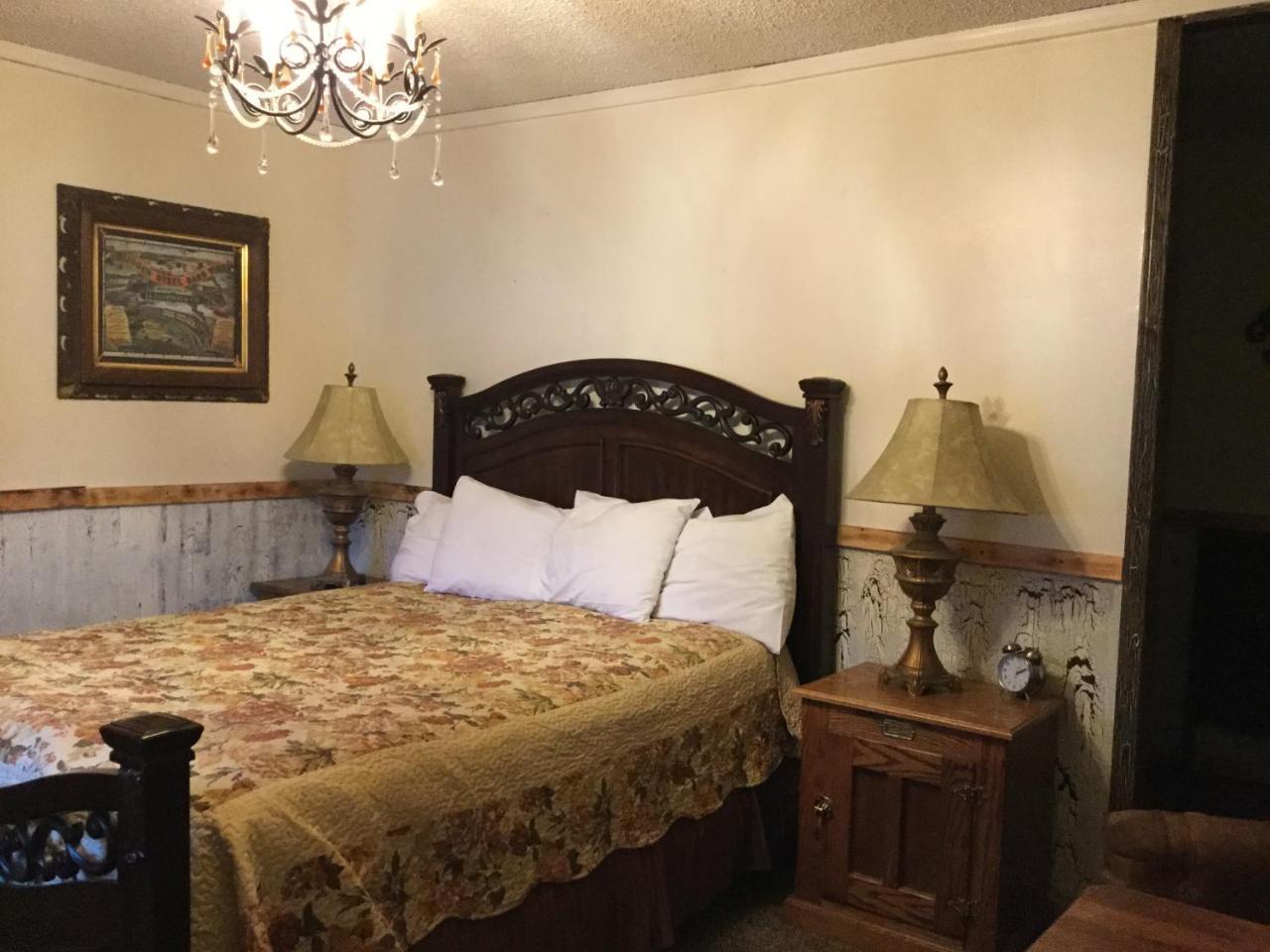 Davenport Black Bear Motel מראה חיצוני תמונה