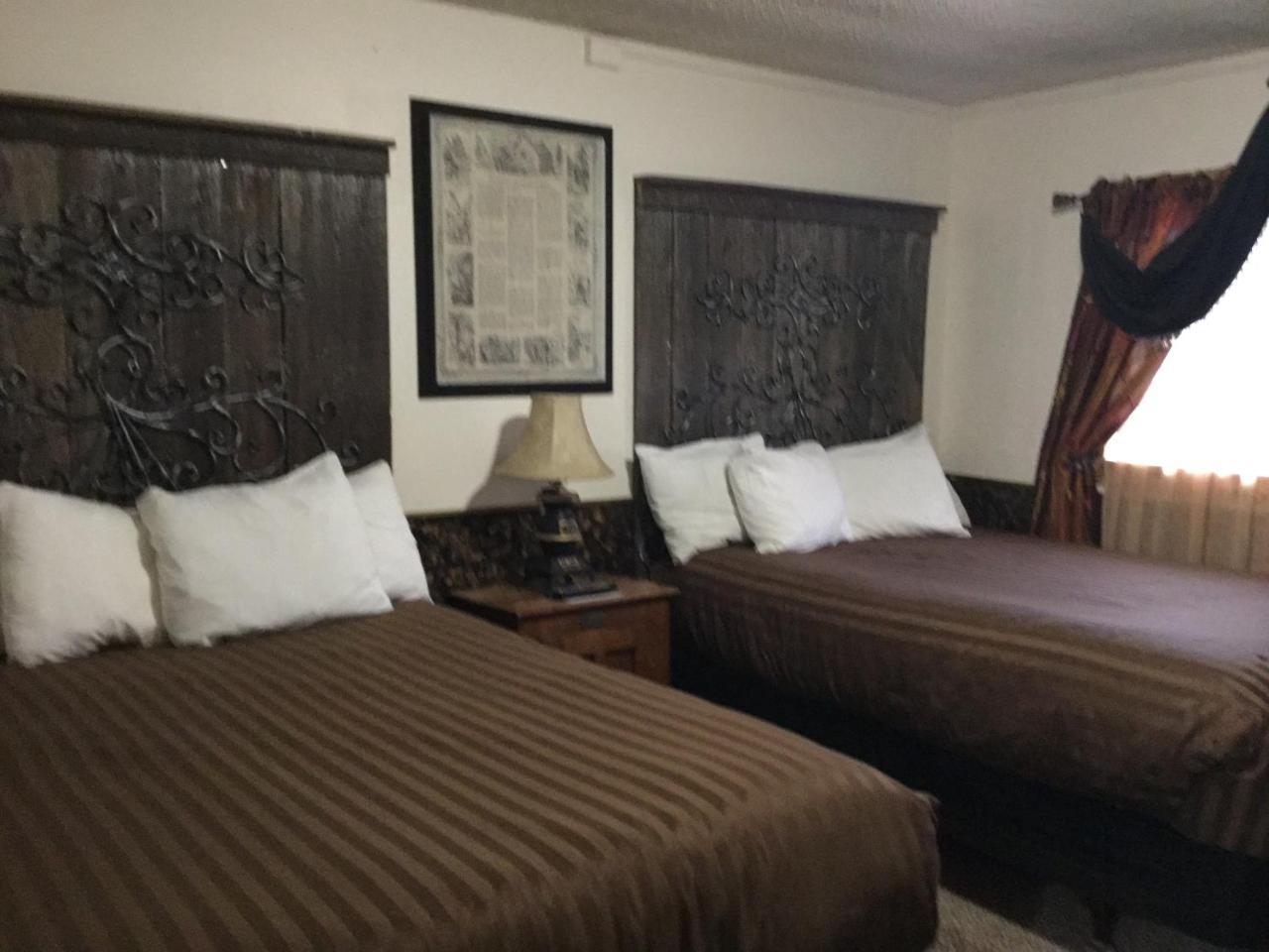 Davenport Black Bear Motel מראה חיצוני תמונה