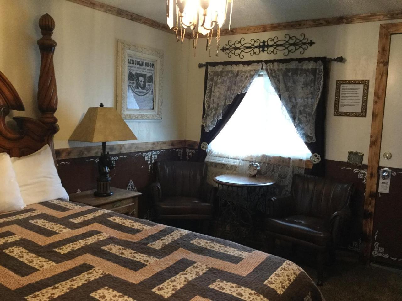 Davenport Black Bear Motel מראה חיצוני תמונה