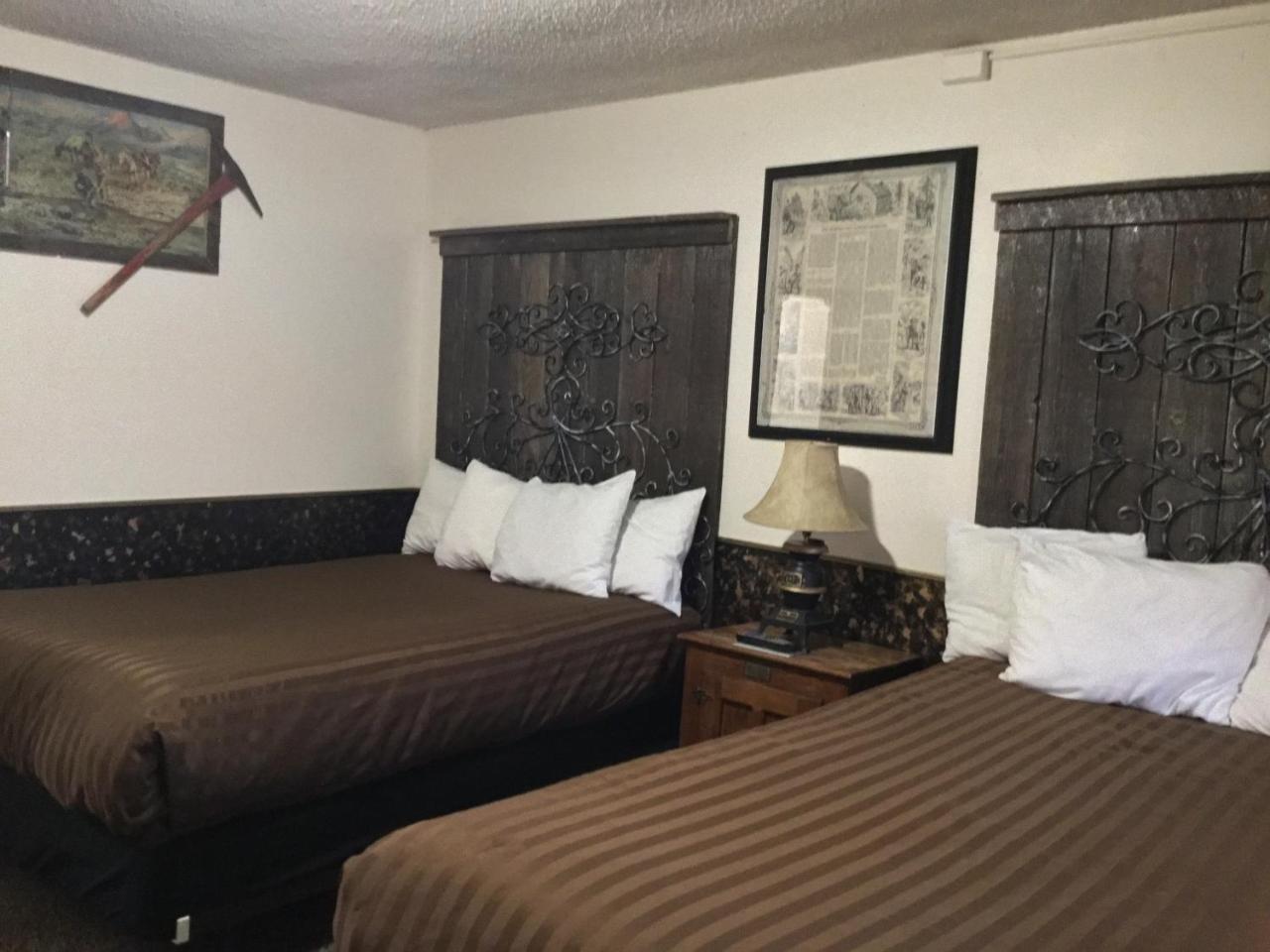 Davenport Black Bear Motel מראה חיצוני תמונה