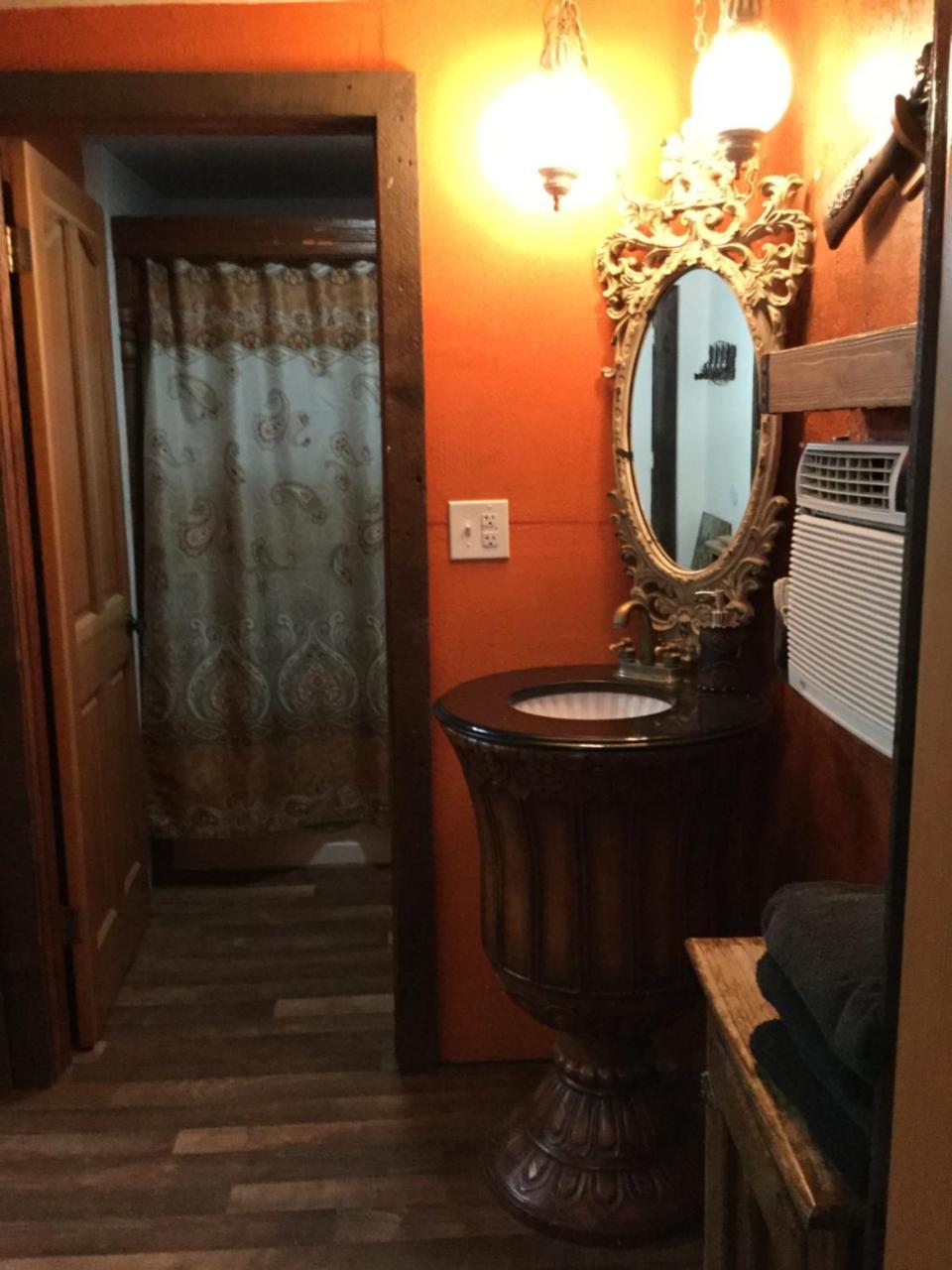Davenport Black Bear Motel מראה חיצוני תמונה