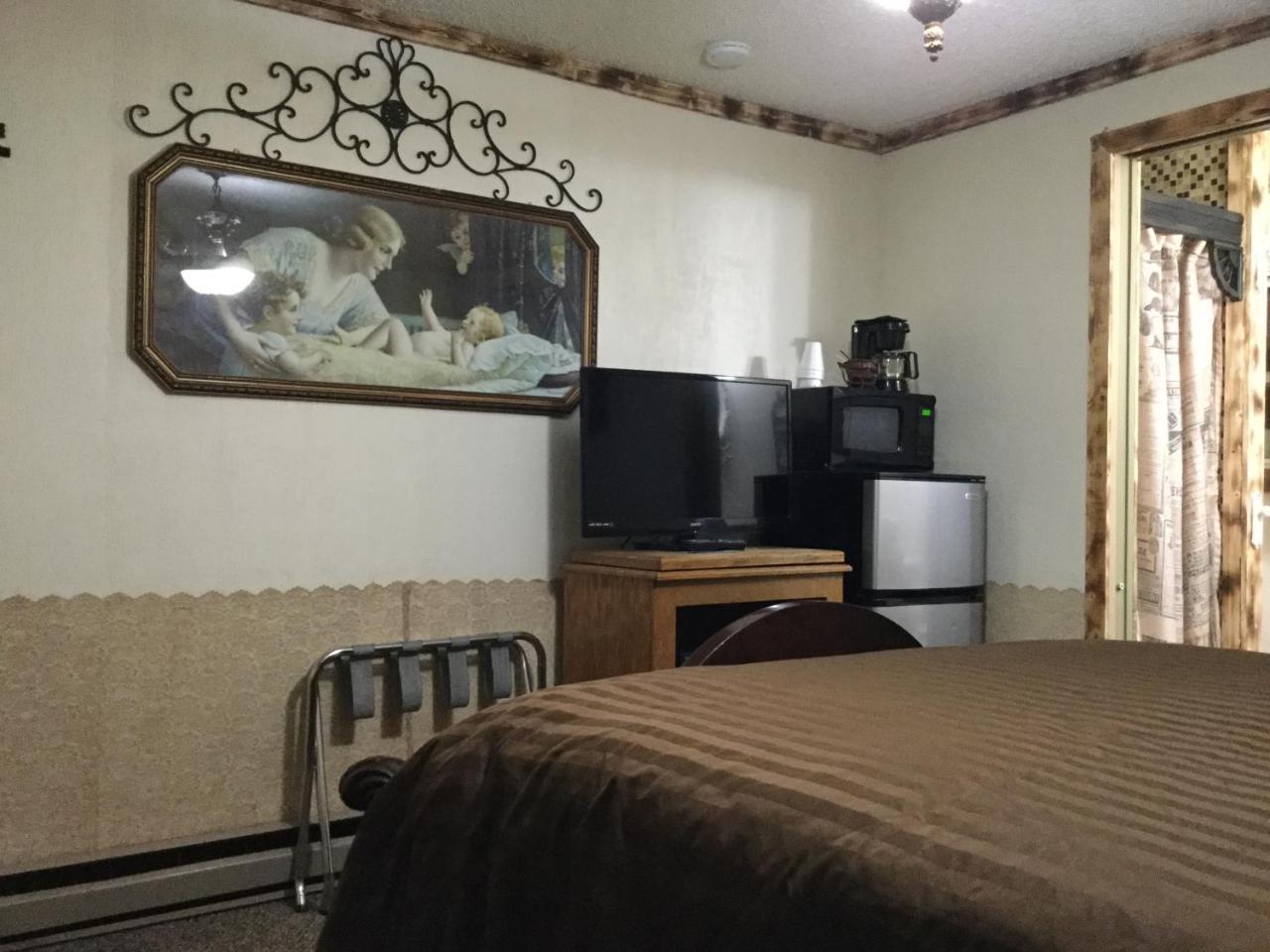 Davenport Black Bear Motel מראה חיצוני תמונה