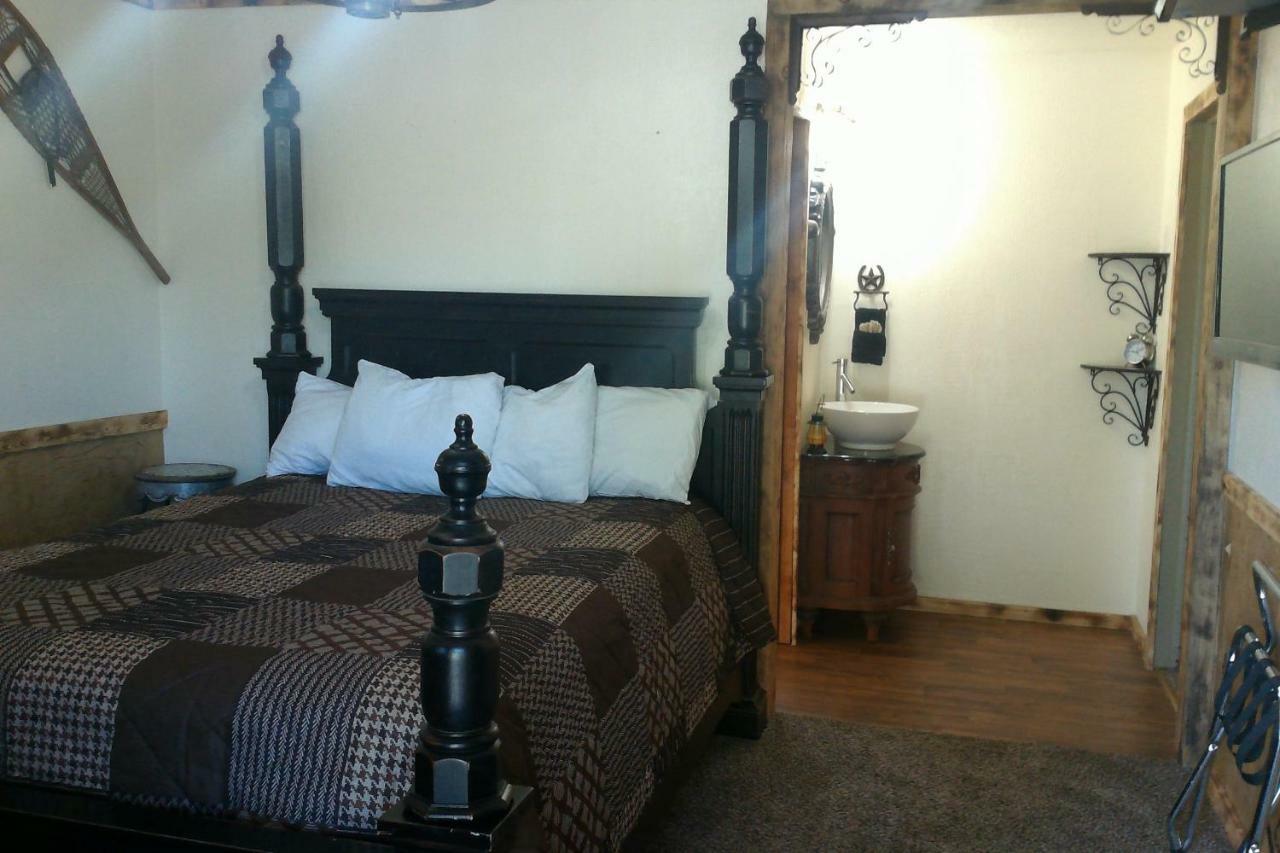 Davenport Black Bear Motel מראה חיצוני תמונה