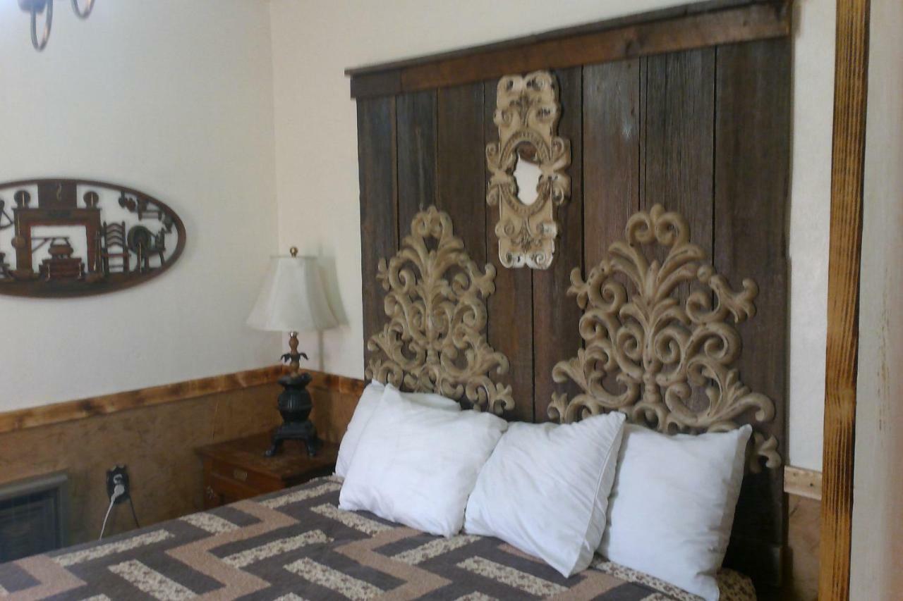 Davenport Black Bear Motel מראה חיצוני תמונה