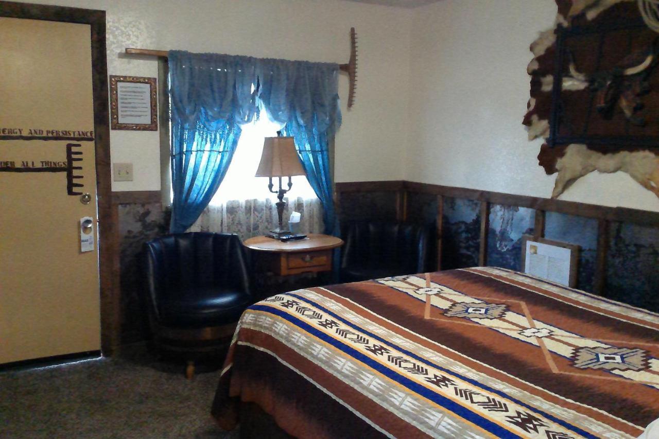 Davenport Black Bear Motel מראה חיצוני תמונה