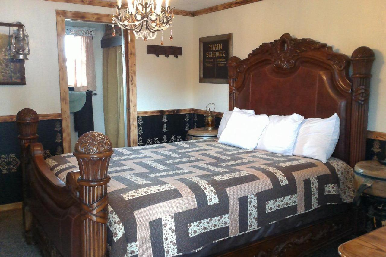 Davenport Black Bear Motel מראה חיצוני תמונה